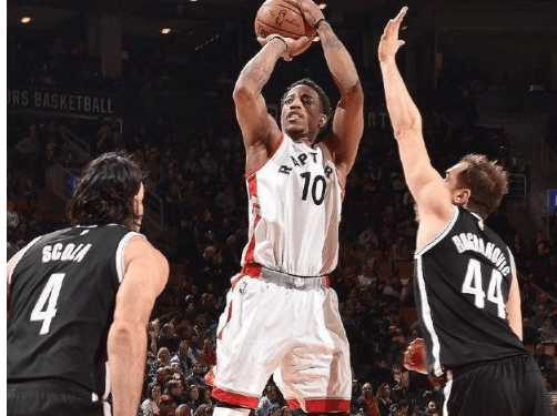 大谷翔平在 2021 年历史性地在全明星赛同时担任先发投手与第一棒打者