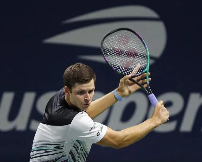 身材火辣气质出众!杨幂成为《晶核》手游的代言人!