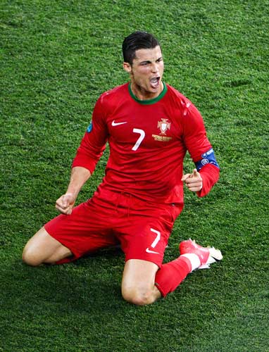 勇士队依然对安东尼·戴维斯交易保持兴趣,但具体方案尚不明朗